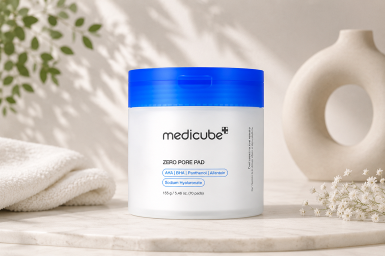 A dual-textured, exfoliating toner pad specifically designed to refine pore appearance, remove dead skin cells, and regulate excess sebum for a smoother complexion.